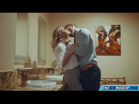 ❤️ Cum busty flava seducit in latrinae publicae Anal porn at porn la.villagesexvideos.ru